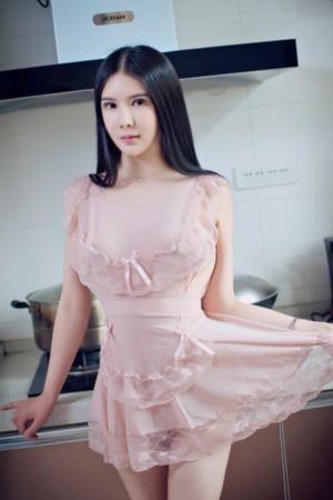 日韩迷人长发美女户外图片_1080P电影全集观看